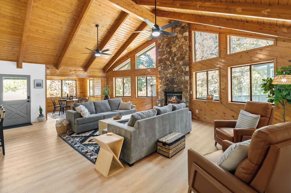 Photo of Livingroom in Munds Park