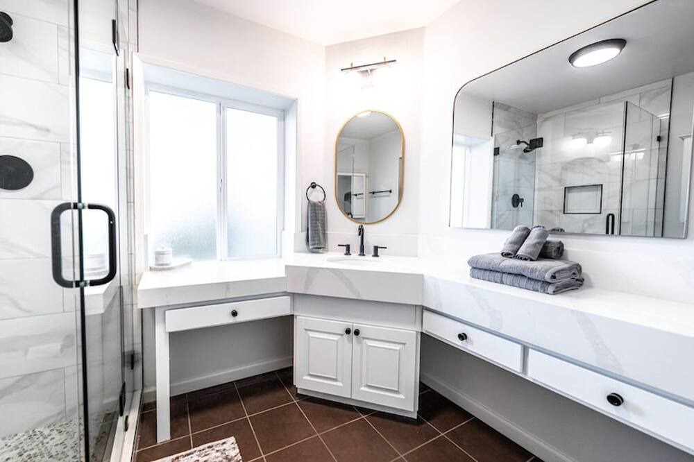 Photo of Bathroom in Village Grove