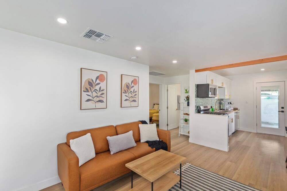 Photo of Livingroom in Camelback East