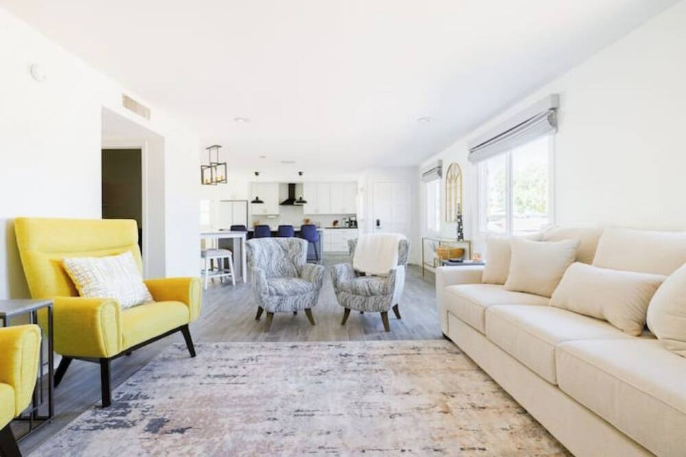 Photo of Livingroom in Pointe Scottsdale