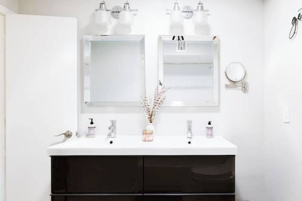 Photo of Bathroom in Pointe Scottsdale