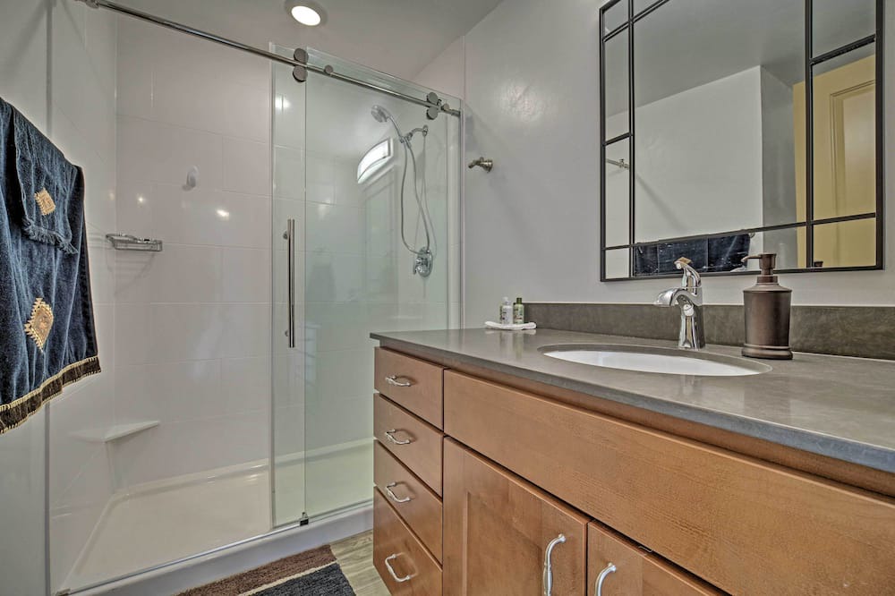 Photo of Bathroom in Page