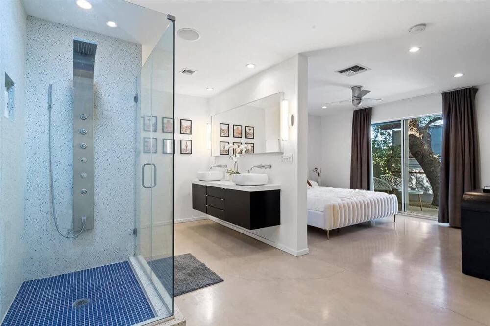 Photo of Bathroom in Village Grove