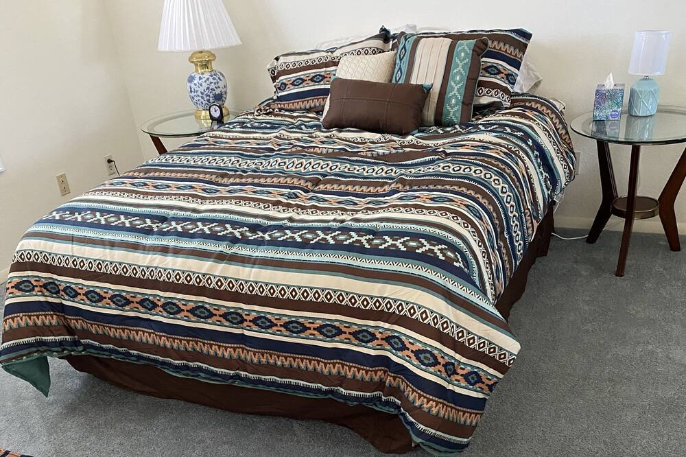 Photo of Bedroom in Country Club Estates