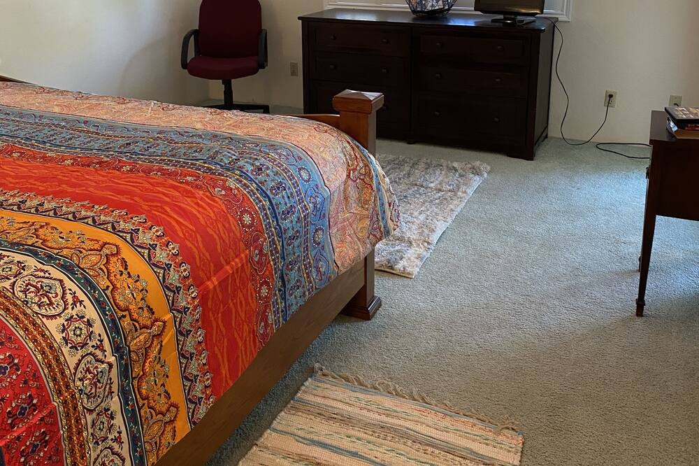 Photo of Bedroom in Country Club Estates