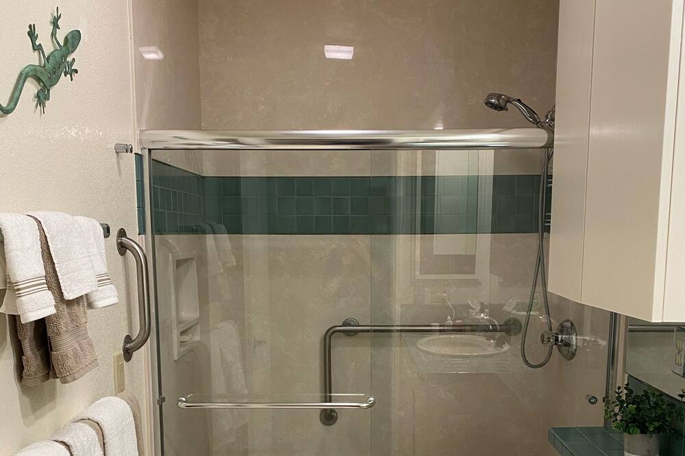Photo of Bathroom in Country Club Estates