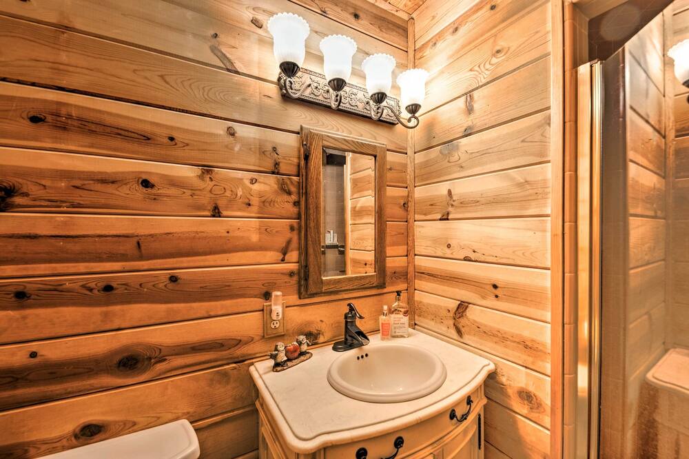 Photo of Bathroom in Clay Springs