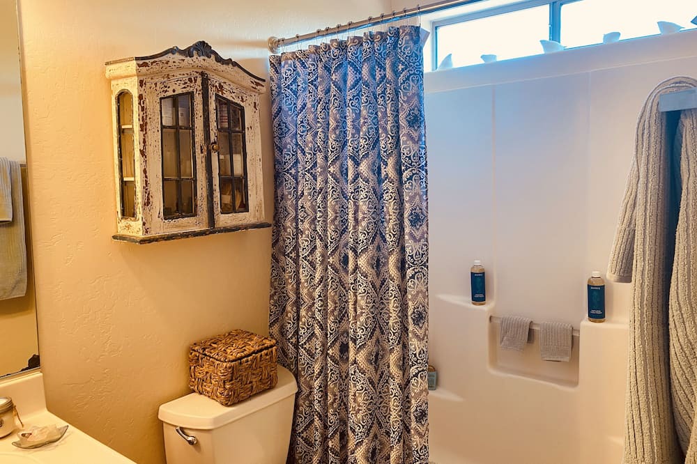 Photo of Bathroom in Cottonwood-Verde Village