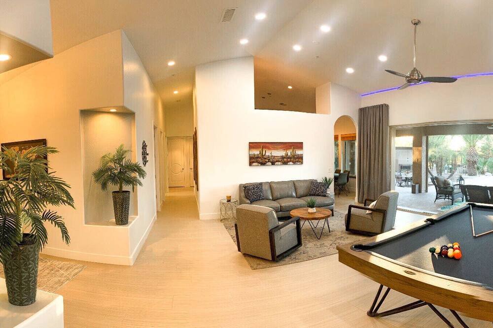 Photo of Livingroom in Paradise Heights