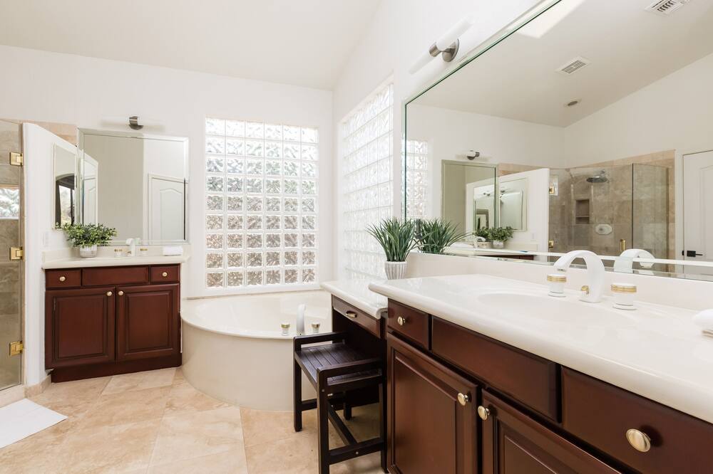Photo of Bathroom in Arabian Views