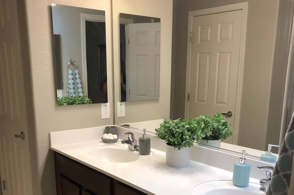Photo of Bathroom in Surprise Farms