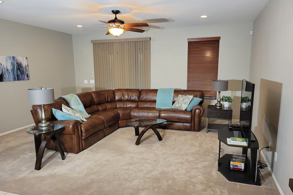Photo of Livingroom in Surprise Farms