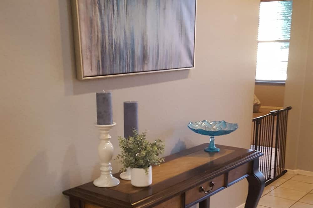 Photo of Livingroom in Surprise Farms