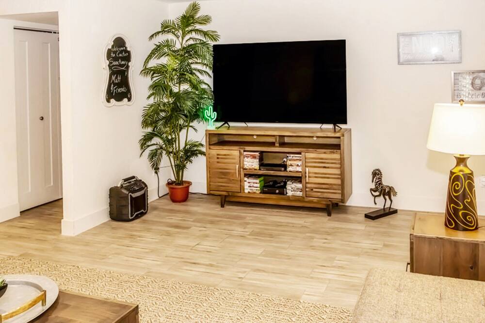 Photo of Livingroom in Pointe Scottsdale