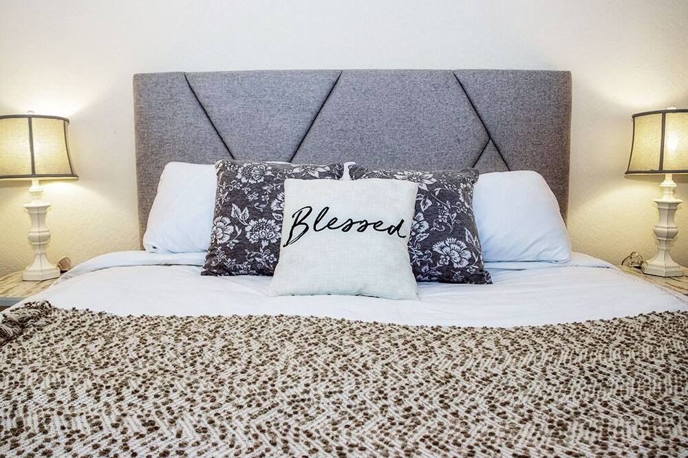 Photo of Bedroom in Pointe Scottsdale