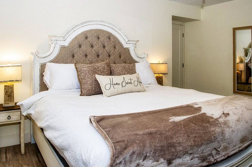 Photo of Bedroom in Pointe Scottsdale