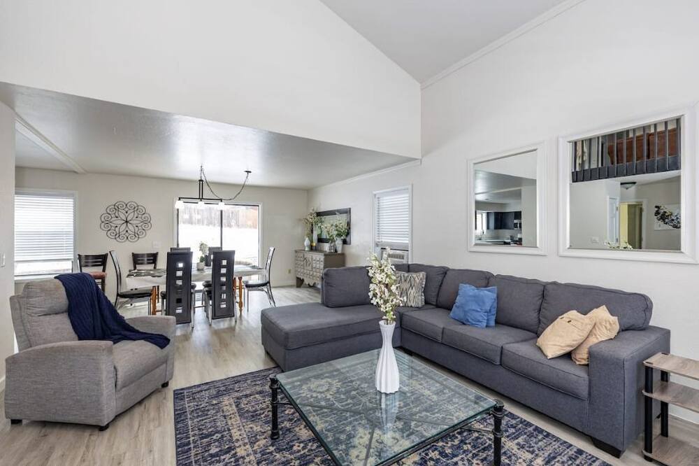 Photo of Livingroom in Flagstaff
