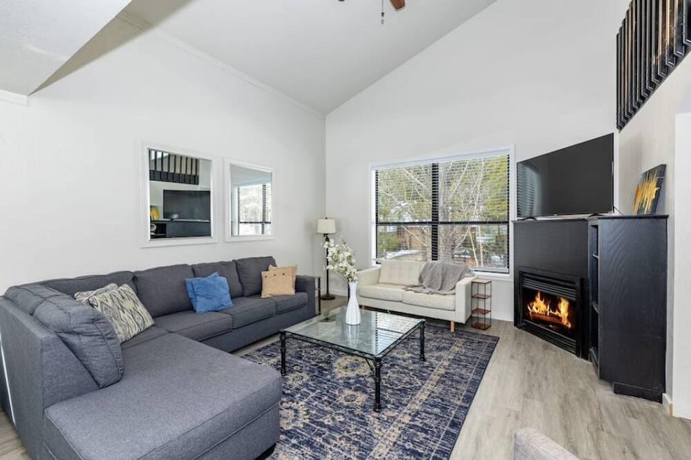 Photo of Livingroom in Flagstaff