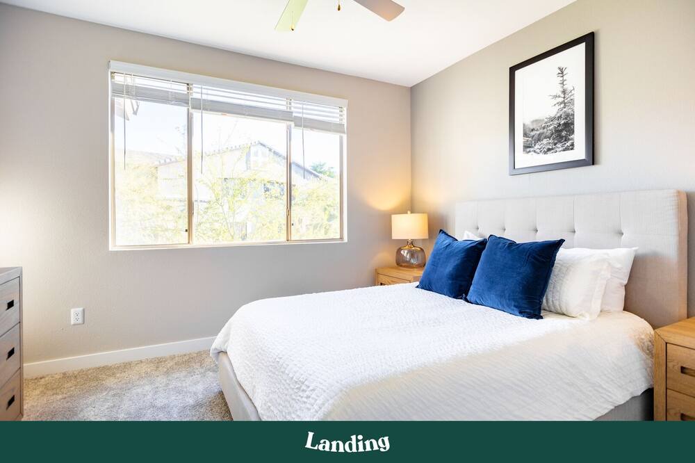 Photo of Bedroom in McDowell Mountain Apartments