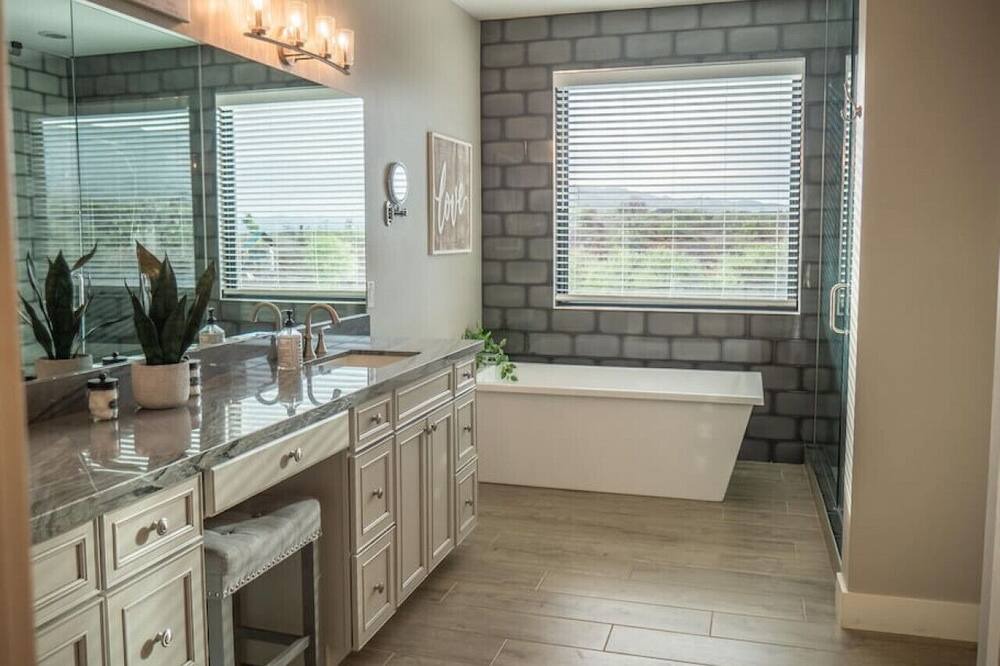 Photo of Bathroom in Cottonwood-Verde Village