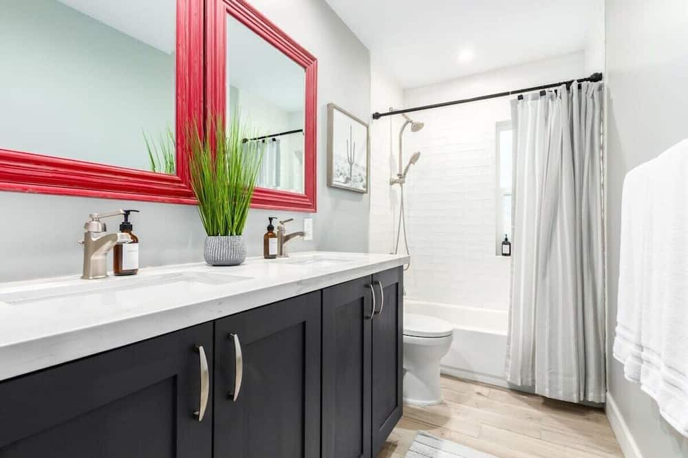 Photo of Bathroom in Raskin Estates