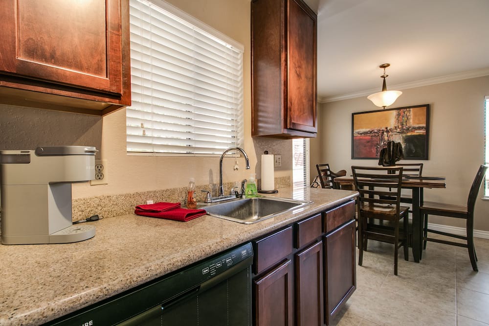 Photo of Kitchen in Scottsdale Estates Six
