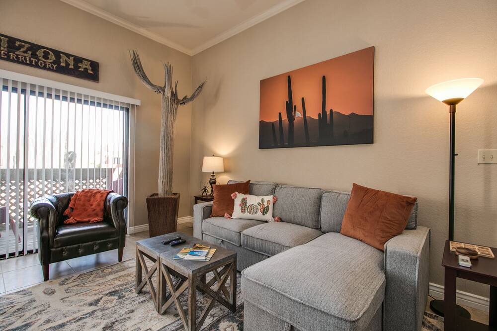 Photo of Livingroom in Scottsdale Estates Six