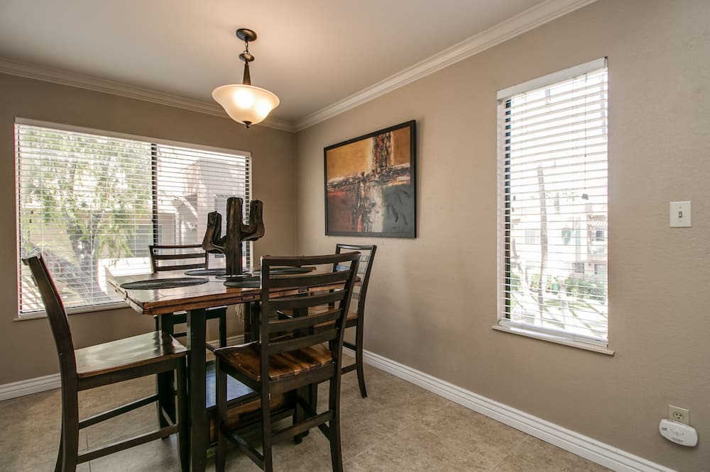 Photo of Kitchen in Scottsdale Estates Six