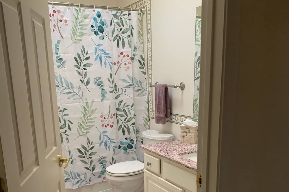 Photo of Bathroom in Country Club Estates