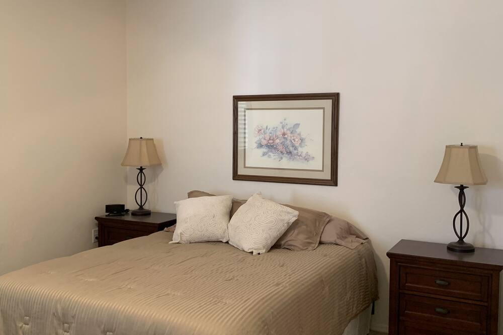 Photo of Bedroom in Country Club Estates