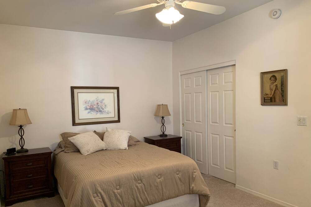 Photo of Bedroom in Country Club Estates