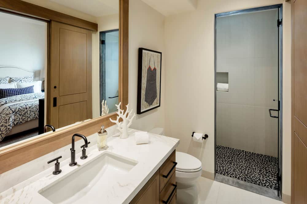Photo of Bathroom in Buzzards