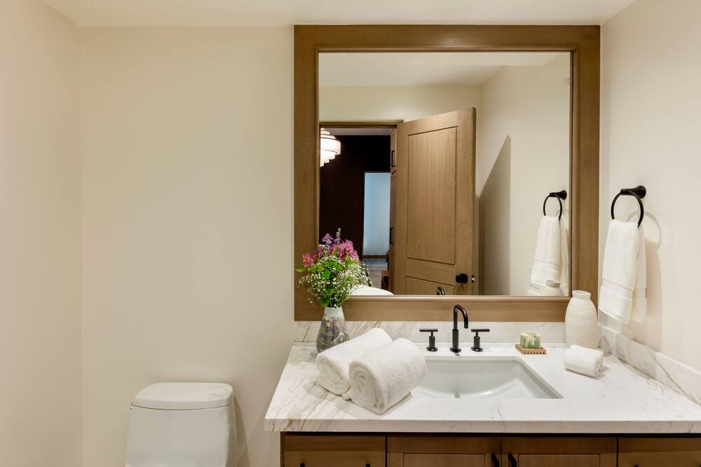 Photo of Bathroom in Buzzards