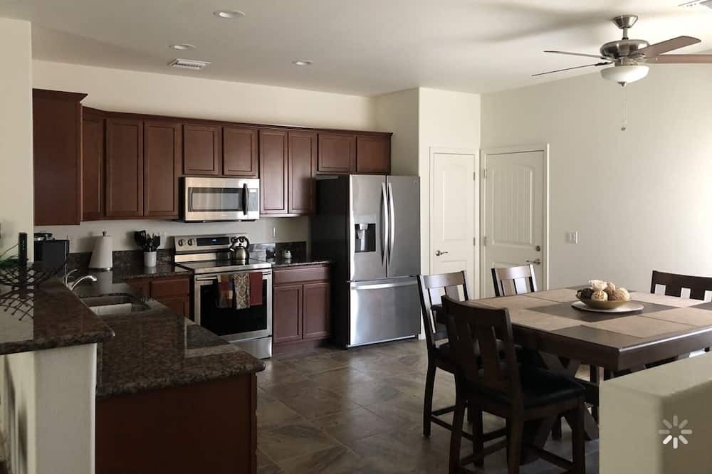Photo of Kitchen in Fort Mohave