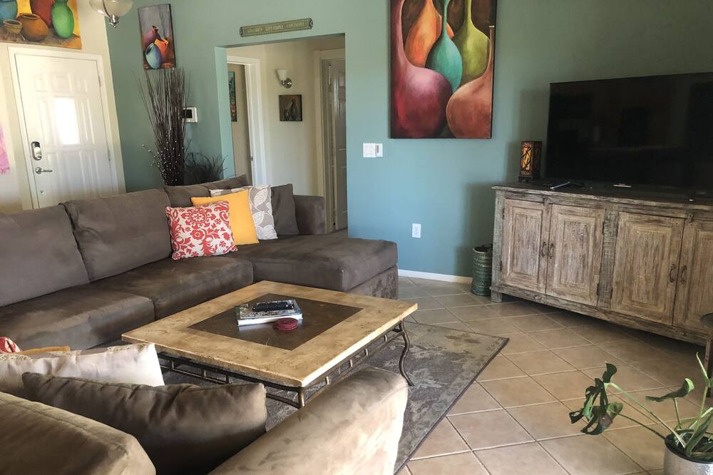 Photo of Livingroom in Surprise