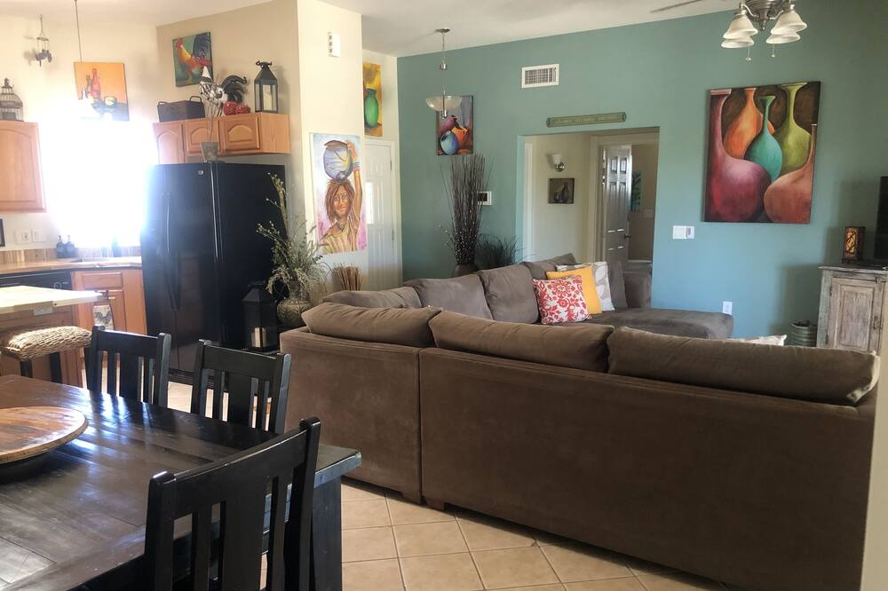 Photo of Livingroom in Surprise