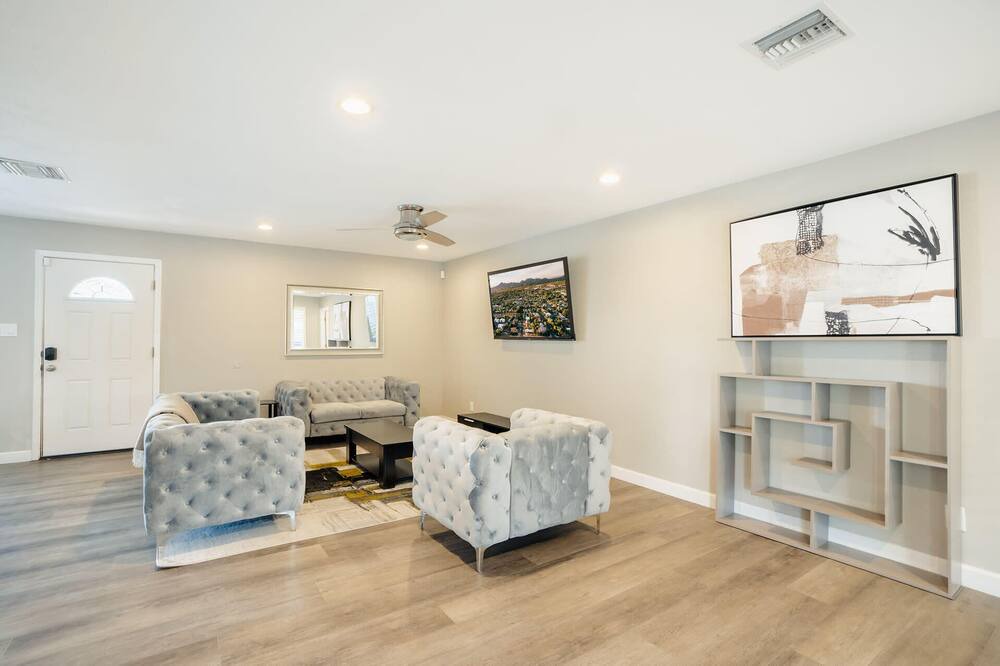 Photo of Livingroom in Arcadia Lite