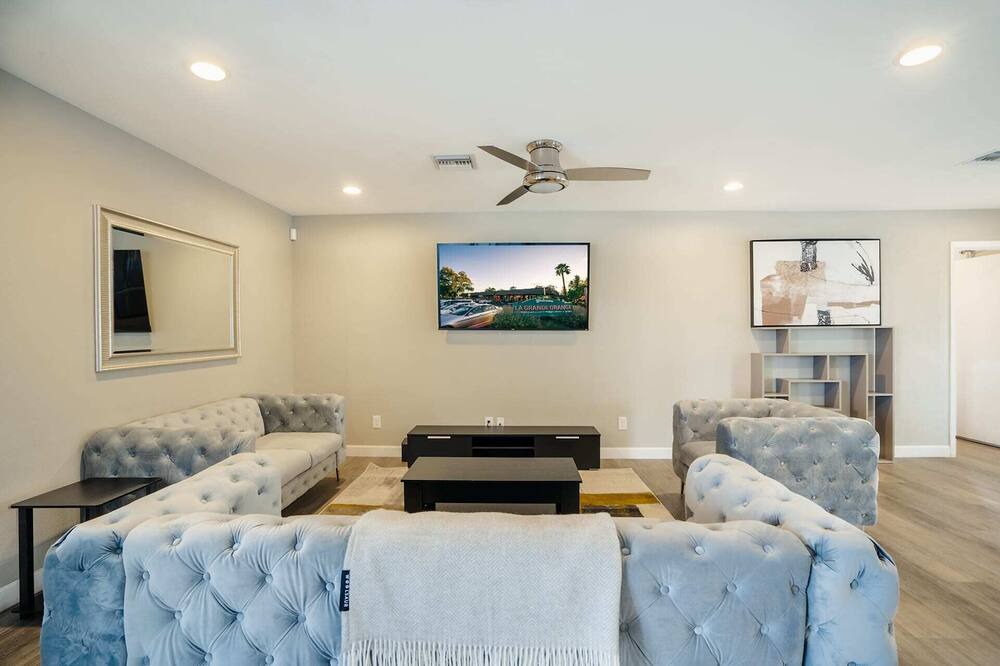 Photo of Livingroom in Arcadia Lite