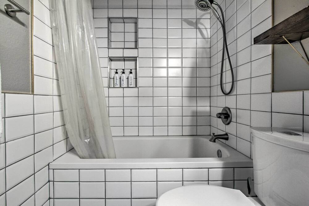 Photo of Bathroom in Arrowhead Lakes