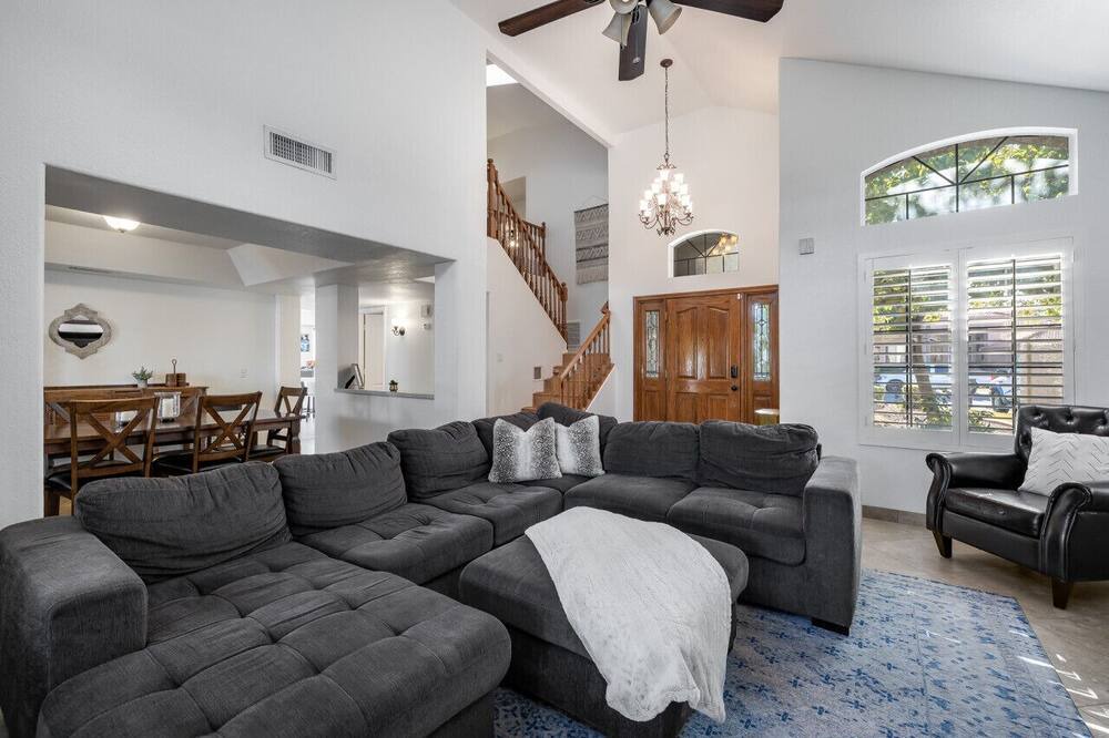 Photo of Livingroom in Arrowhead Lakes