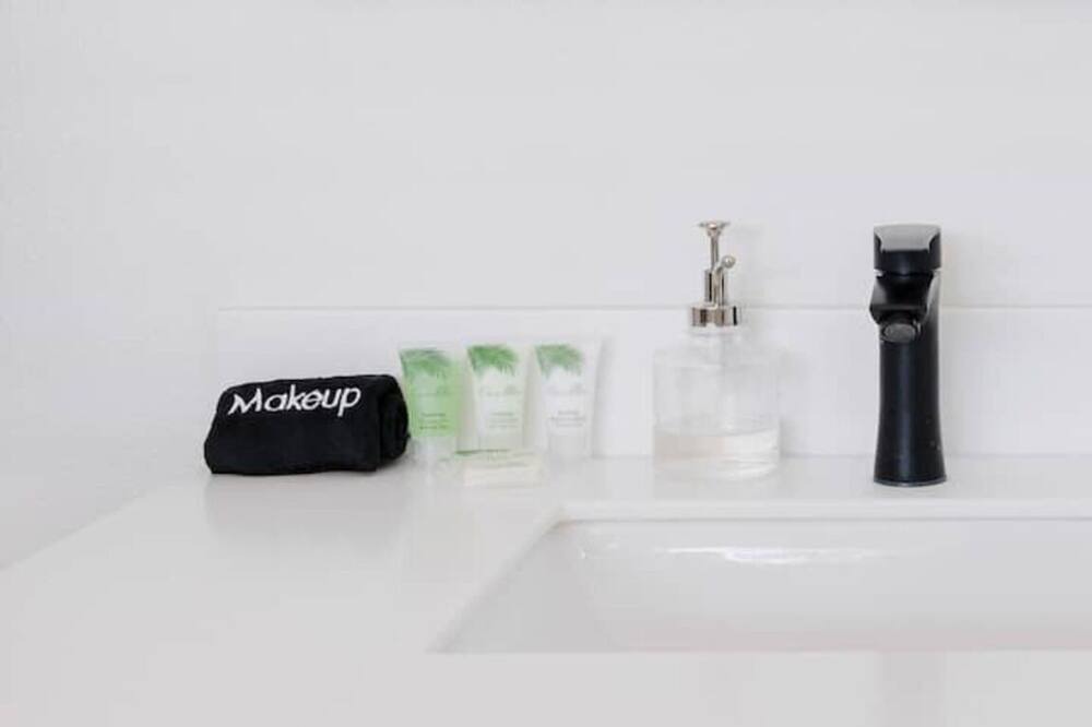 Photo of Bathroom in Village Grove