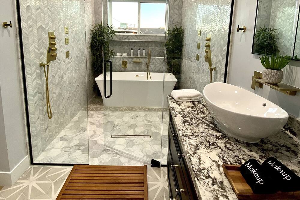 Photo of Bathroom in Papago Parkway