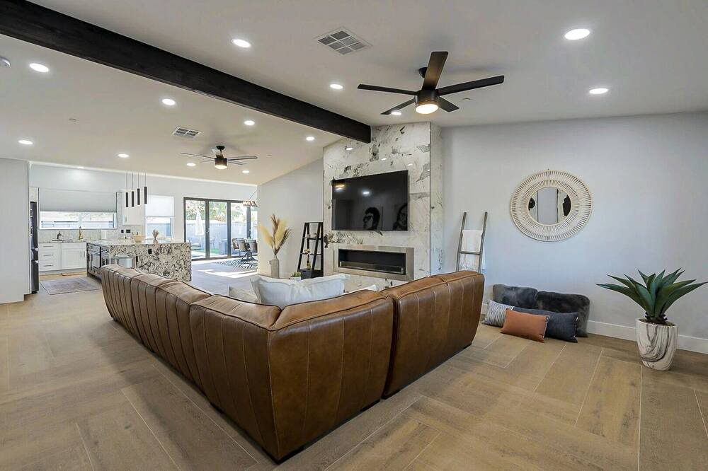 Photo of Livingroom in Papago Parkway