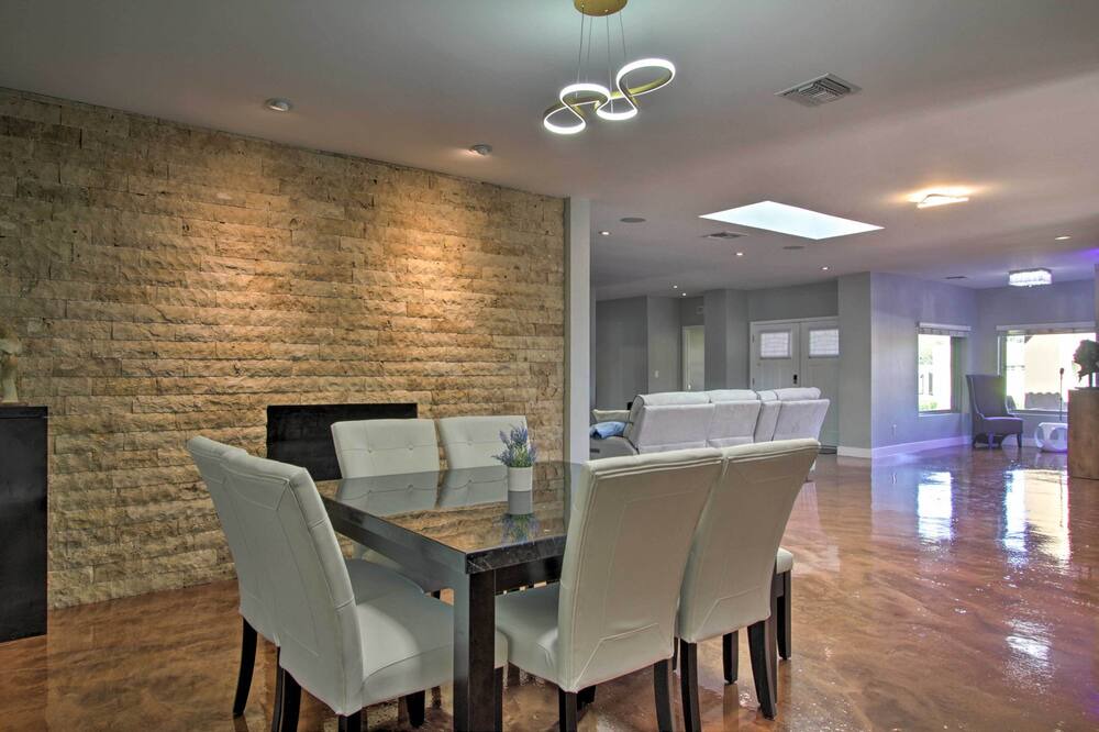 Photo of Livingroom in Paradise Valley Village