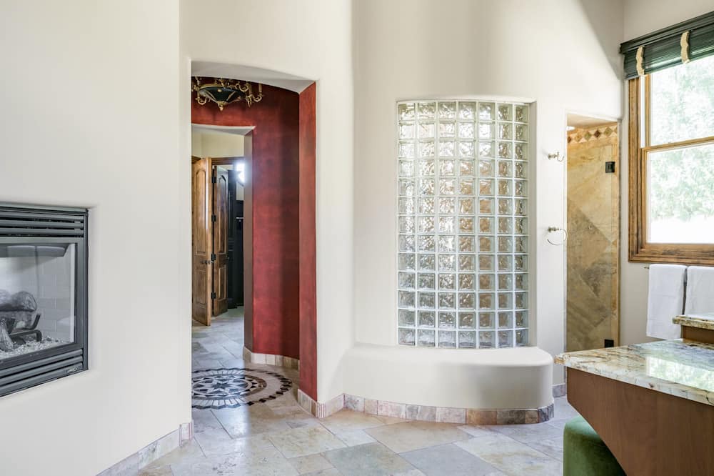 Photo of Bathroom in Sunburst Farms East
