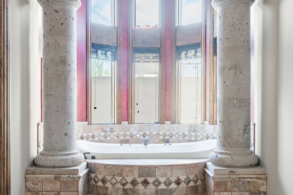 Photo of Bathroom in Sunburst Farms East