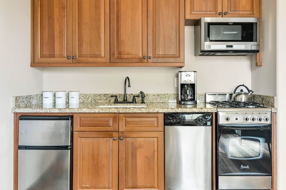Photo of Kitchen in Sunburst Farms East