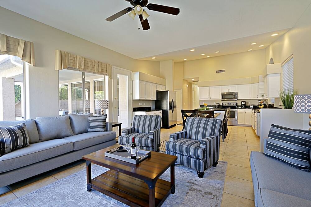 Photo of Livingroom in Arabian Crest