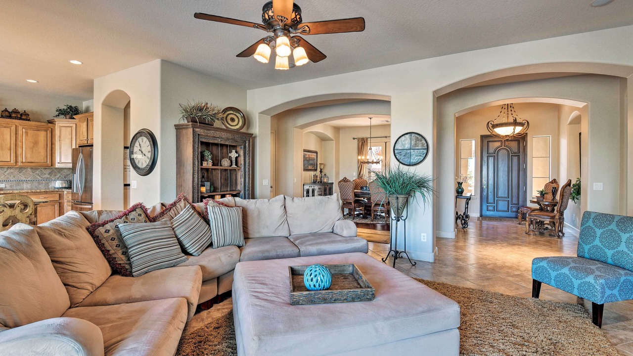 Photo of Livingroom in Desert View