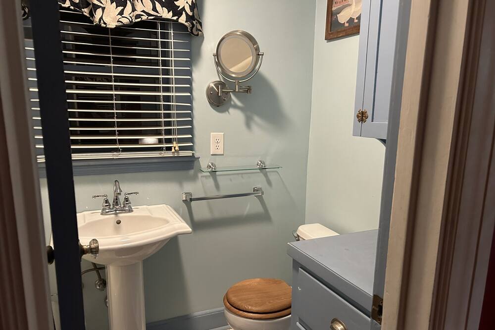 Photo of Bathroom in Sam Hughes